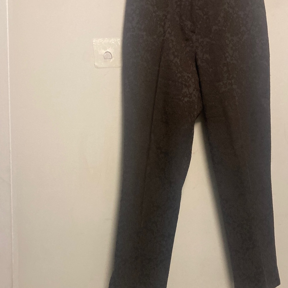JONES NEW YORK/SIGNATURE Brown Patterned suit. Pants 8; top L; jacket L; 3 piece